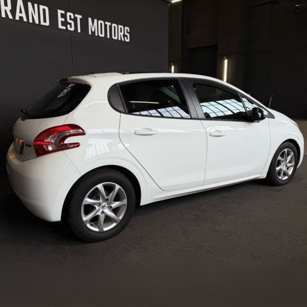 Peugeot 208 1.4 HDI Active – Boîte Auto – 1ère main – Toit panoramique – 112 300 km
