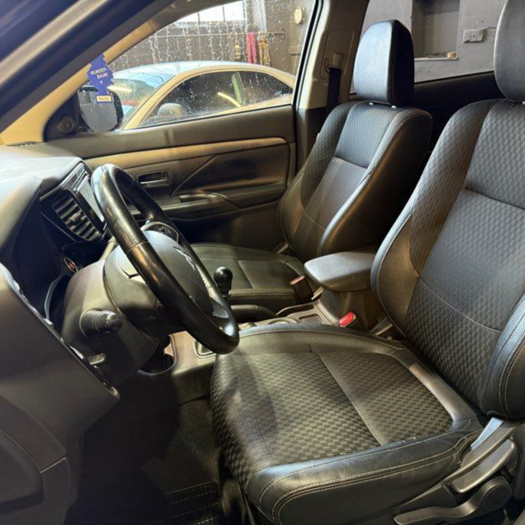 Mitsubishi Outlander 2.2 DI-D Plus 4WD – 150 ch – 7 places – 188 500 km – Suivi d’entretien complet – Caméra de recul – GPS – Attelage – Garantie